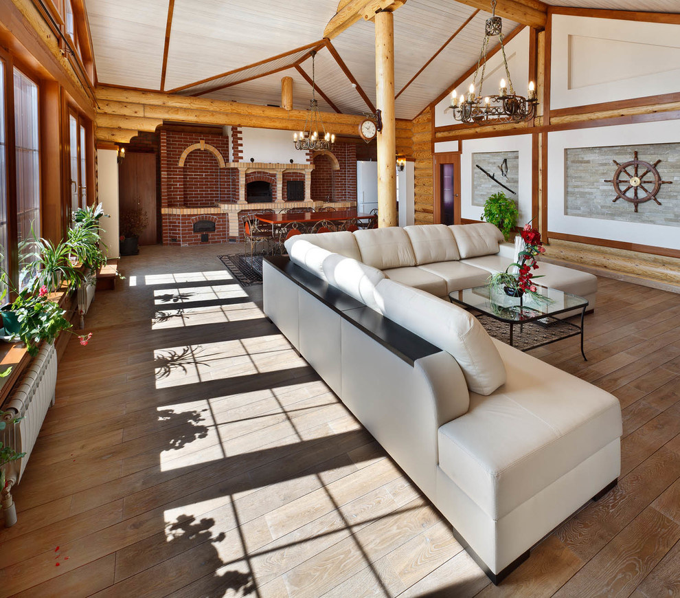 Дом из оцилиндрованного бревна, S=700 кв.м