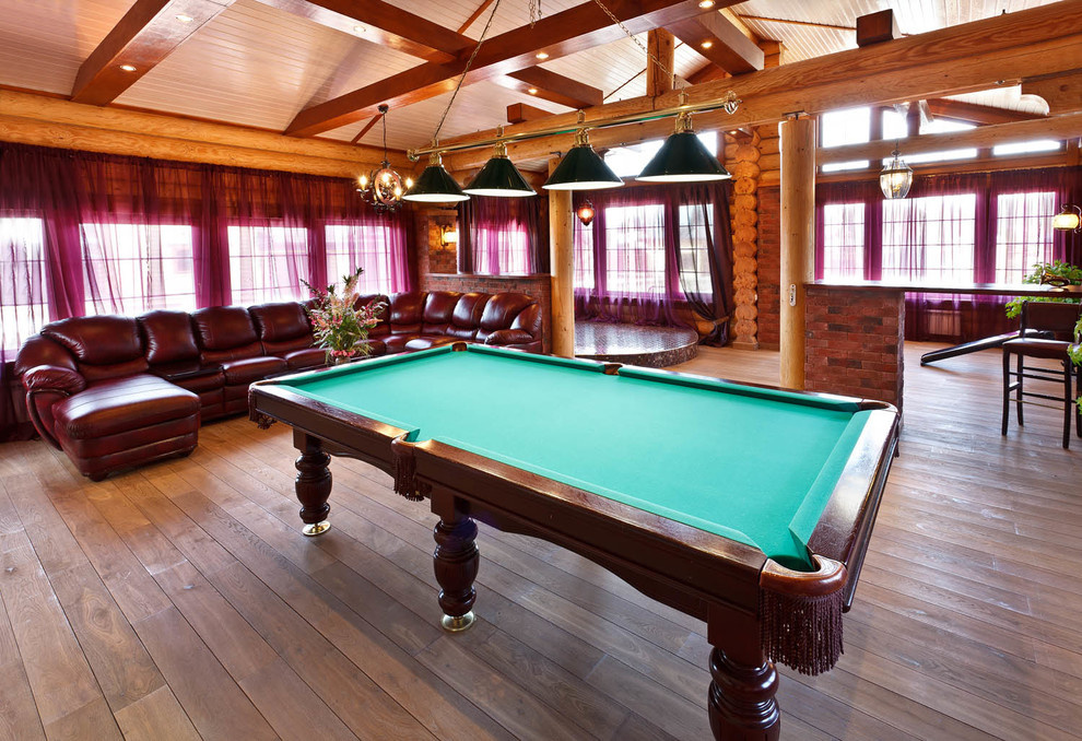 Дом из оцилиндрованного бревна, S=700 кв.м