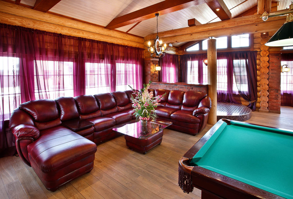 Дом из оцилиндрованного бревна, S=700 кв.м