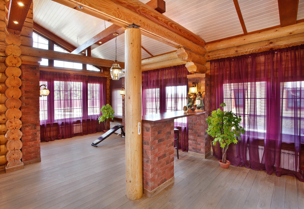 Дом из оцилиндрованного бревна, S=700 кв.м