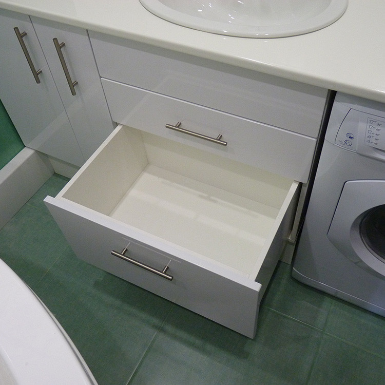 Нижний ящик под раковиной