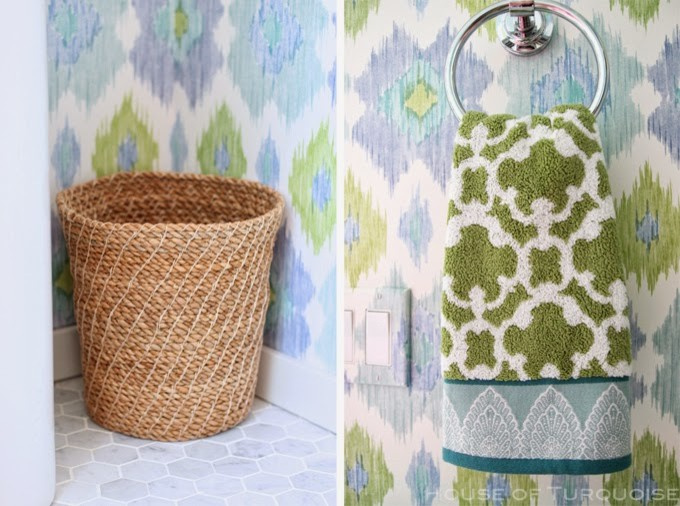 Ванная с обоями Thibaut