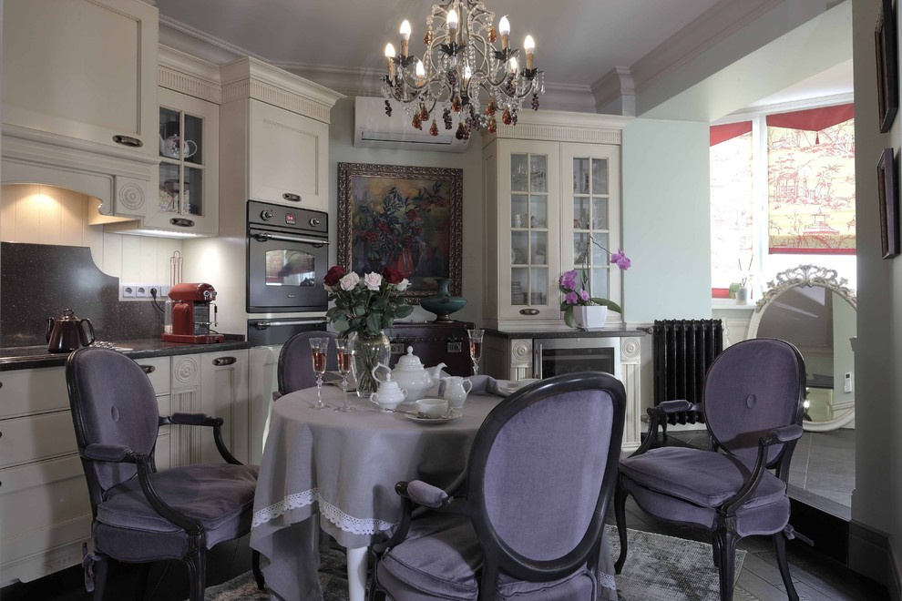 Houzz тур: Московская квартира-путешествие по странам и эпохам