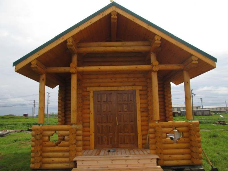 производим работы по шлифовке, покраске, конопатке срубов