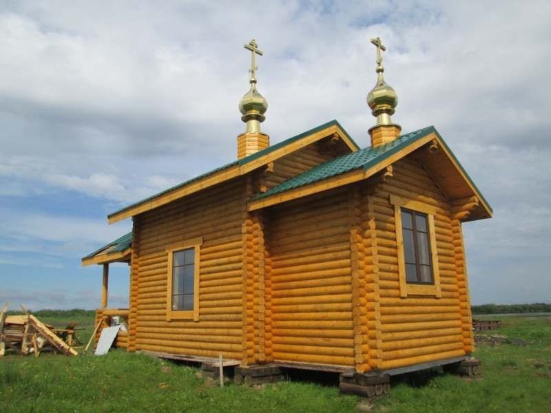 производим работы по шлифовке, покраске, конопатке срубов