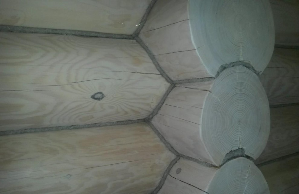 производим работы по шлифовке, покраске, конопатке срубов