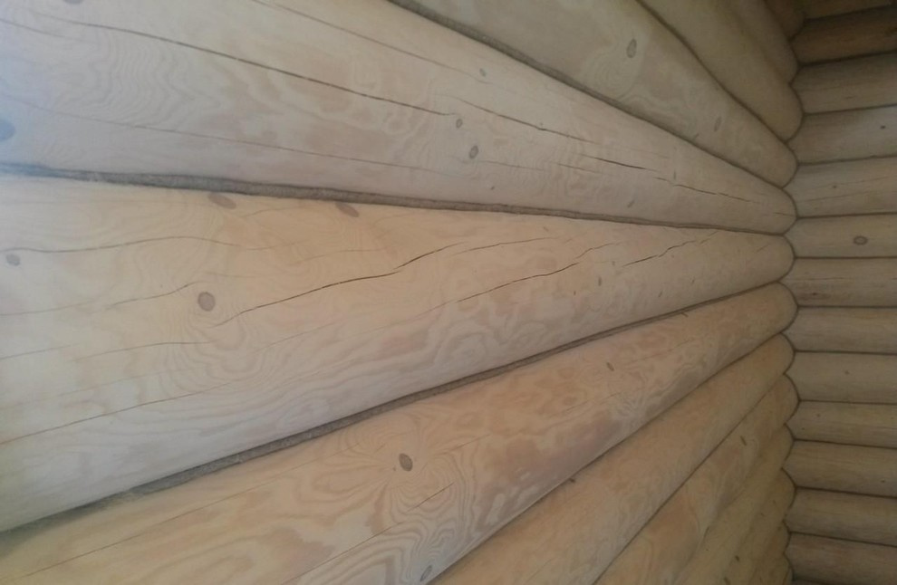 производим работы по шлифовке, покраске, конопатке срубов