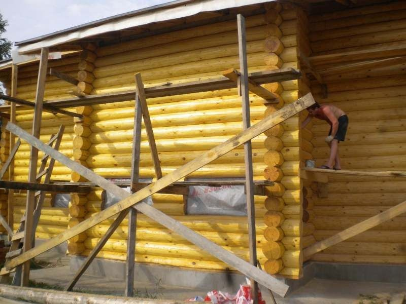 производим работы по шлифовке, покраске, конопатке срубов