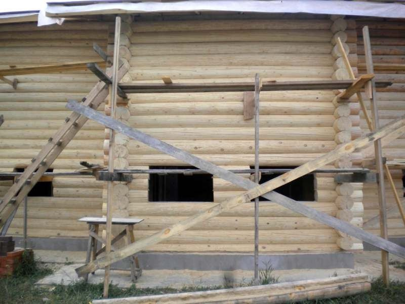 производим работы по шлифовке, покраске, конопатке срубов