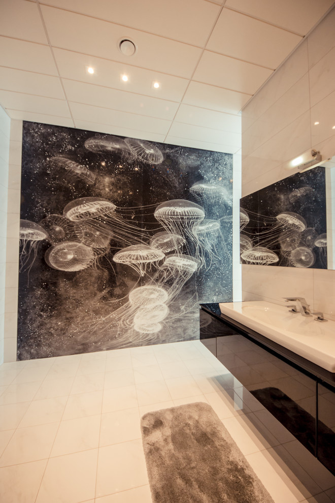 Ванная с декоративным панно от ALEX TURCO