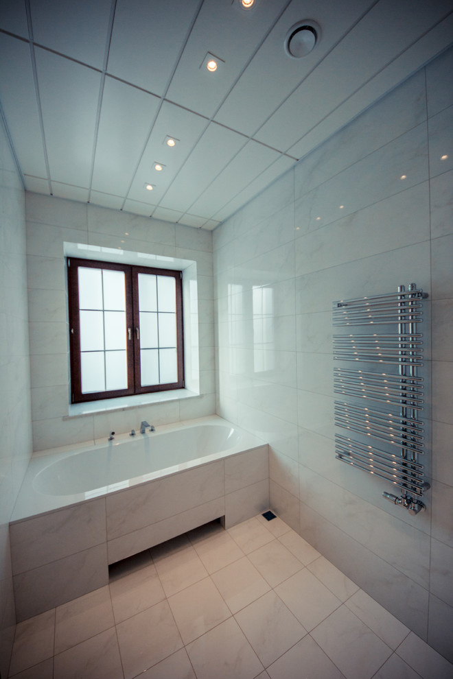 Ванная с декоративным панно от ALEX TURCO