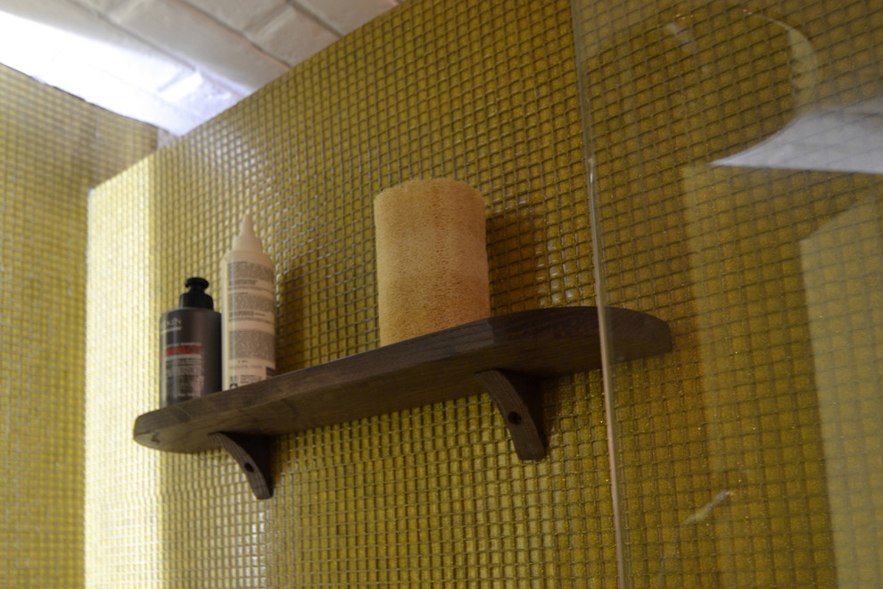 Душевая в бане. Мозаика и термодерево.