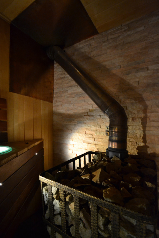 Парилка. Розовый кварцит и термодерево.