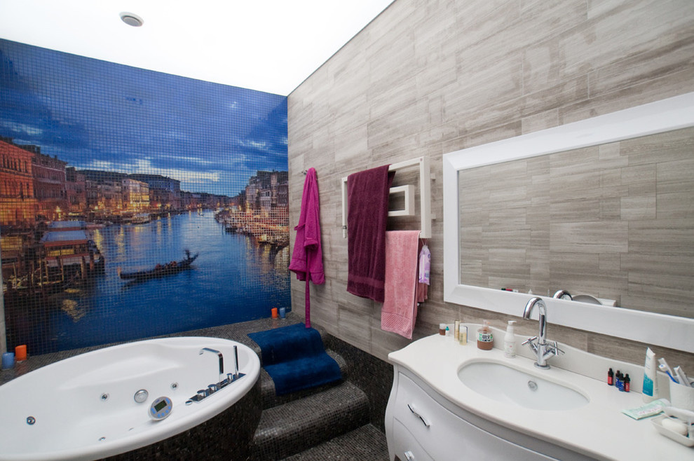 Хозяйский санузел. Травертин и вечерняя Венеция.