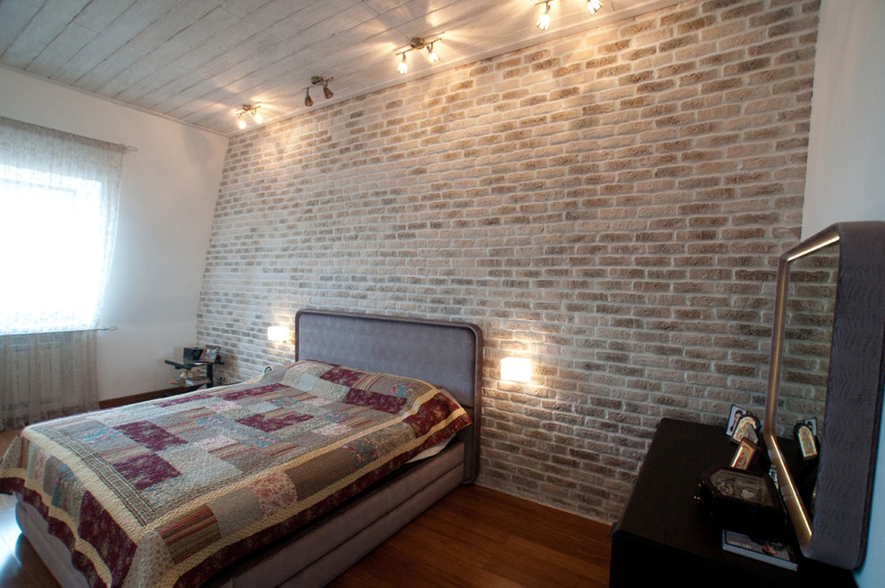 Хозяйская спальня. Кирпич и бамбук.