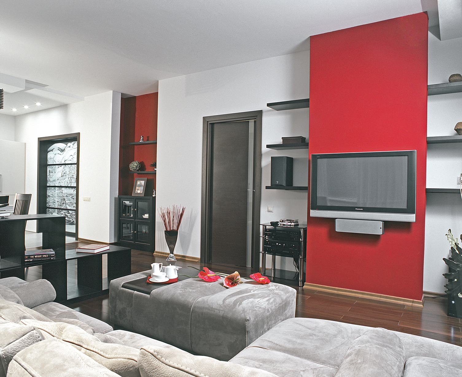 Роман с интригой