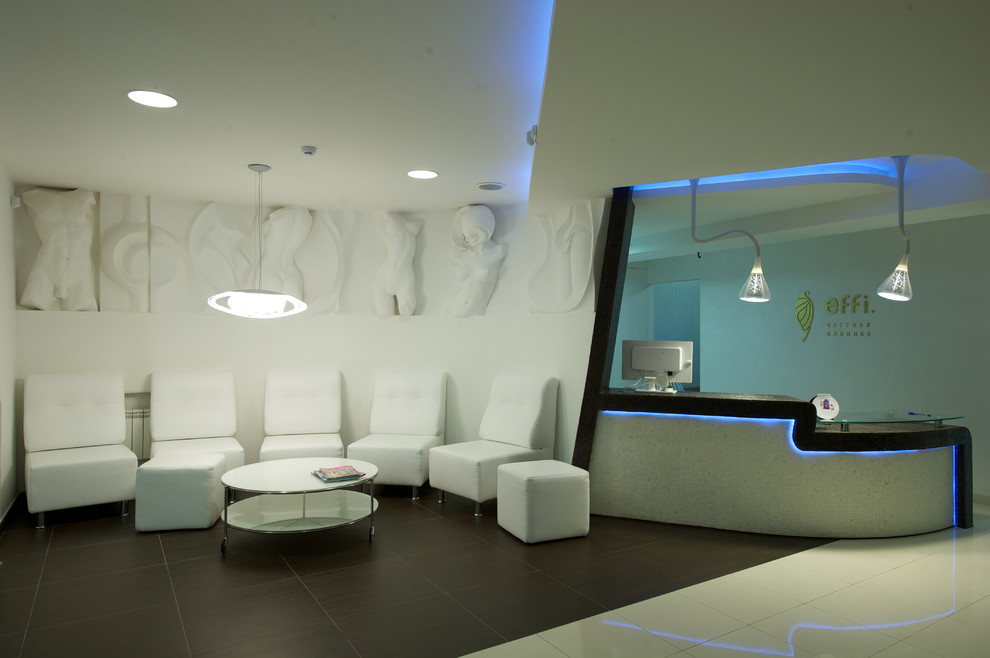 Рецепция главного входа. Плитка, мозаика, скульптуры.