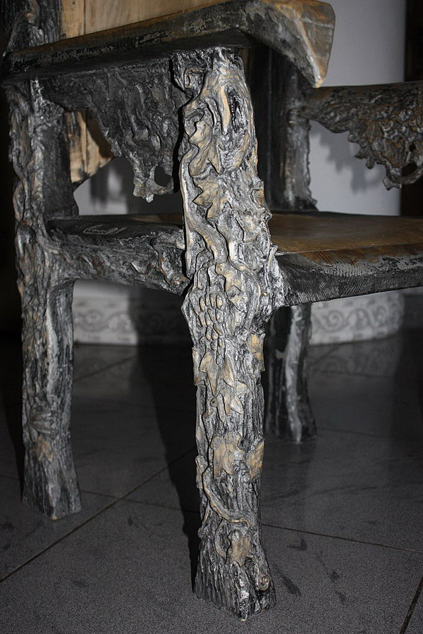 Резное дерево в неоготическом стиле. Фрагмент.