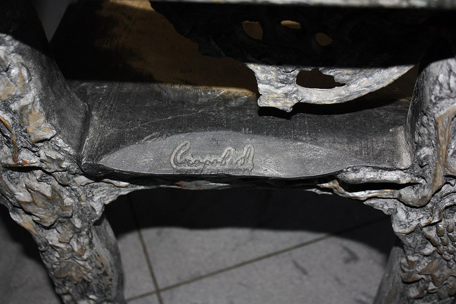 Резное дерево в неоготическом стиле. Фрагмент.