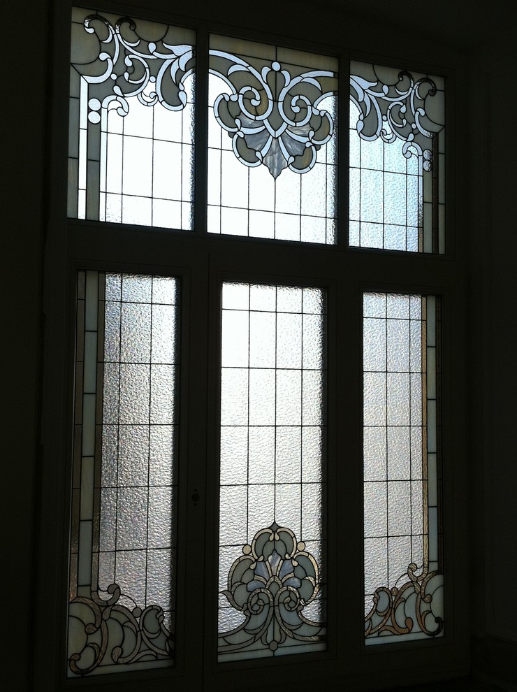 Классический орнамент в витражах