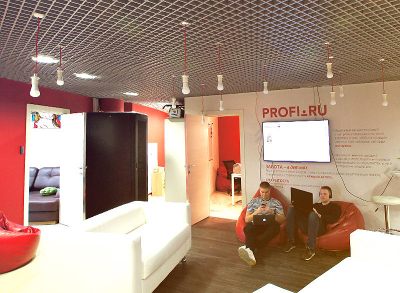 Оформление офисного пространства компании PROFI.RU