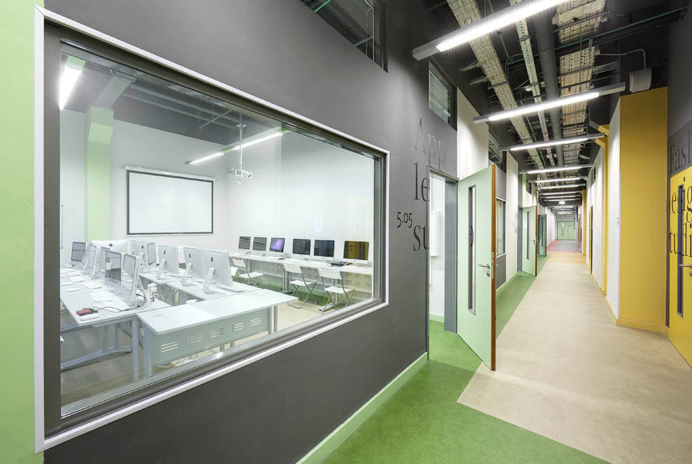 Интерьер школы