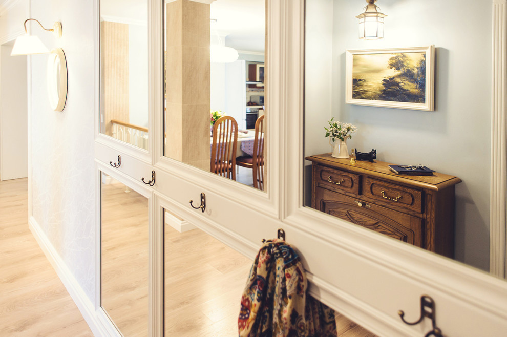 Туман недвижим голубой