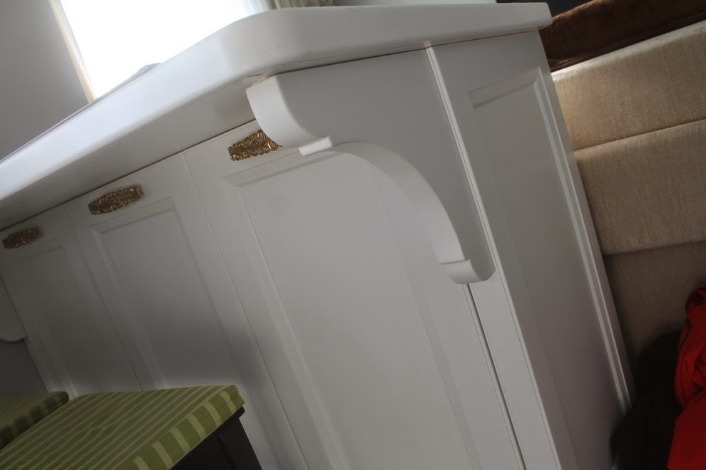 Белая кухня в стиле модерн