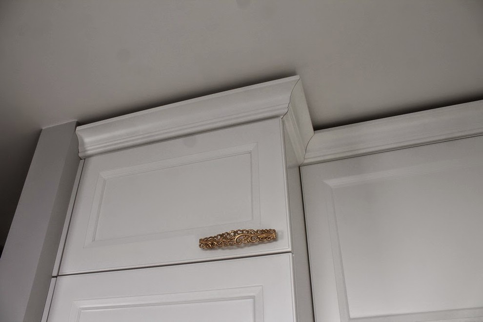 Белая кухня в стиле модерн