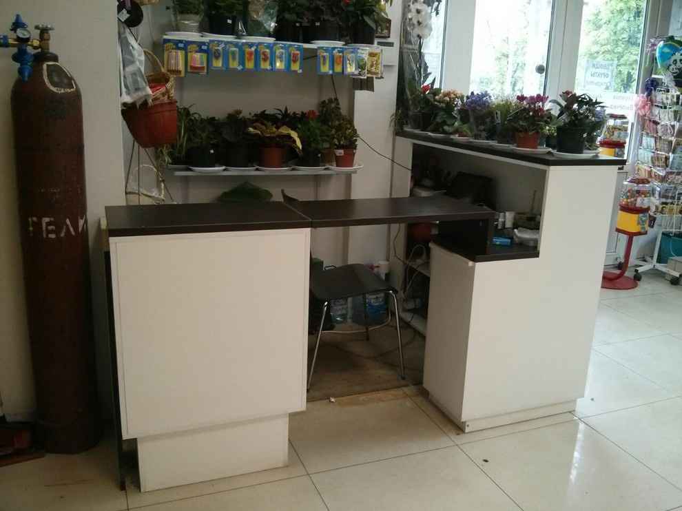 Стойки, трибуны, столещницы