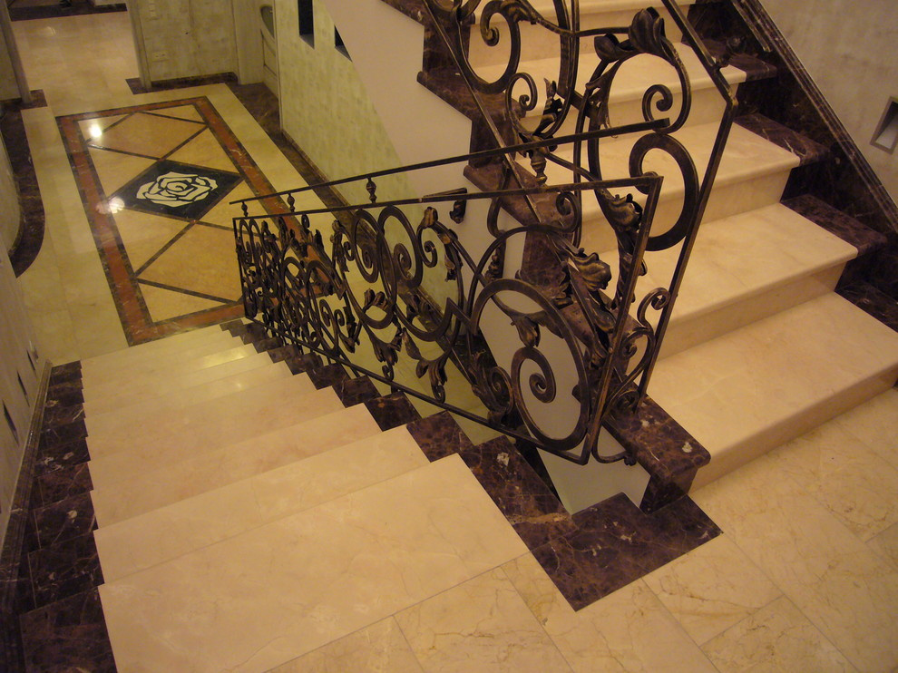 Лестница из мрамора