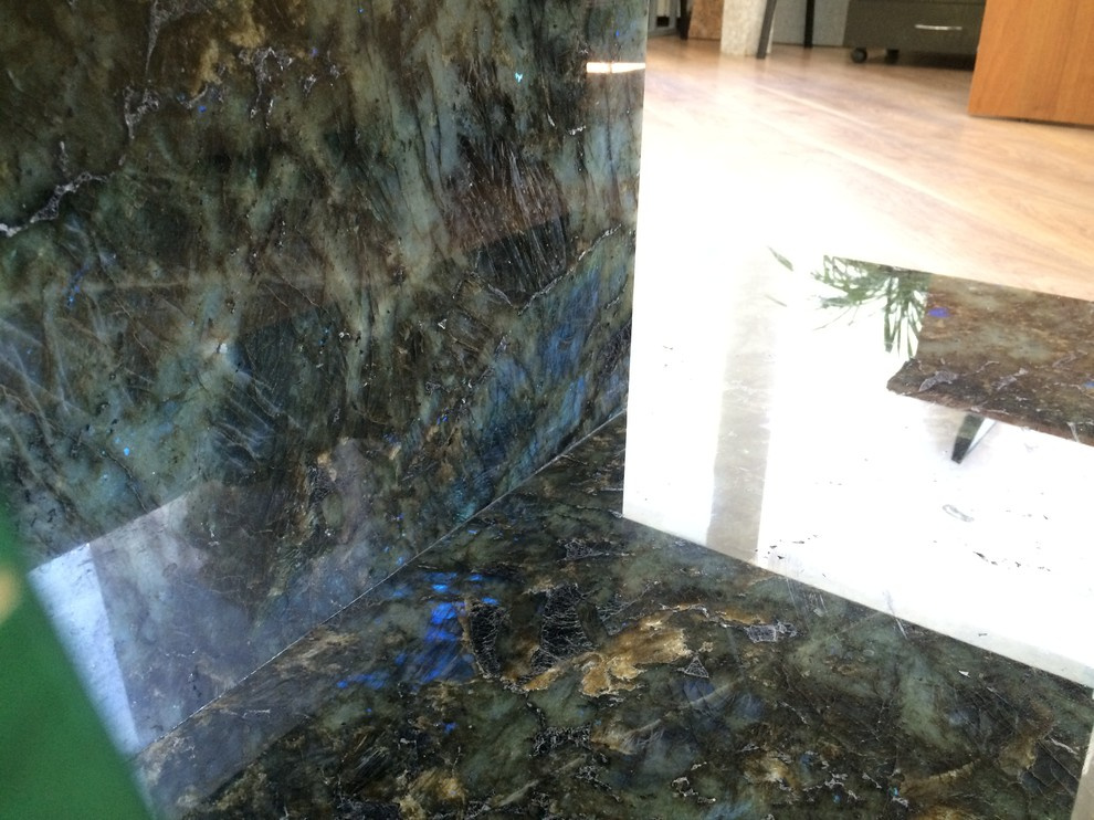 Стол из кварцита LEMURIAN BLUE EXTRA