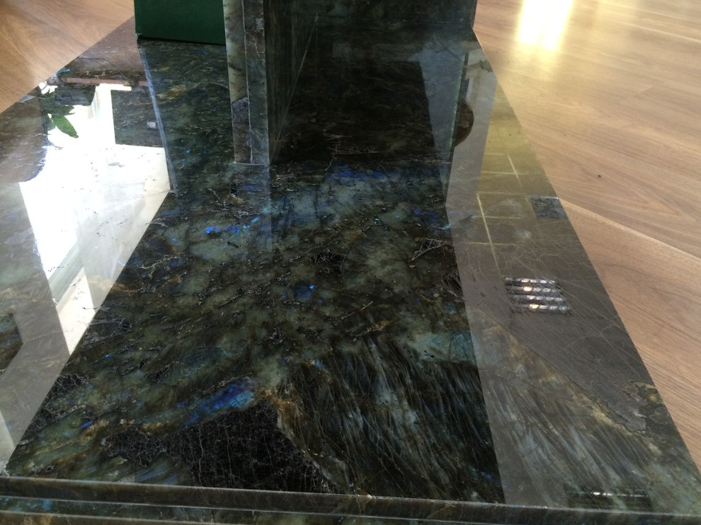 Стол из кварцита LEMURIAN BLUE EXTRA