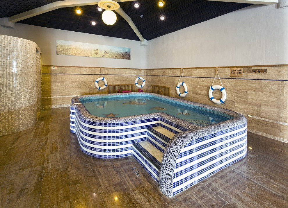 Детский бассейн в коттеджном поселке Рождествено