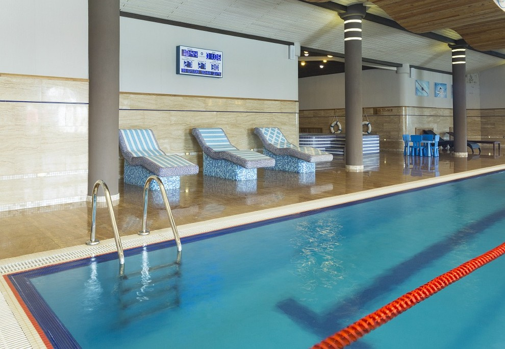 Бассейн в коттеджном поселке Рождествено