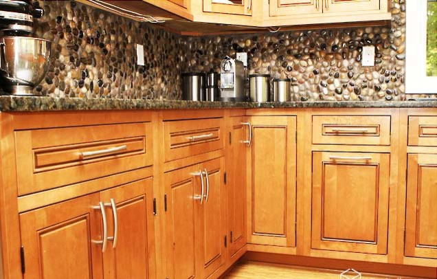 Натуральная Мозаика Галька на Сетке. Использование на кухонном фартуке