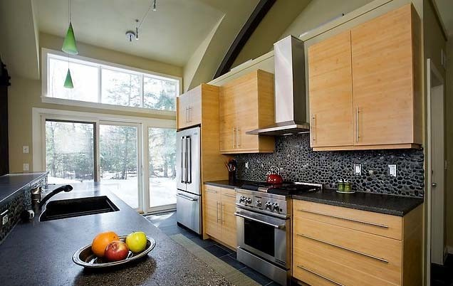 Натуральная Мозаика Галька на Сетке. Использование на кухонном фартуке