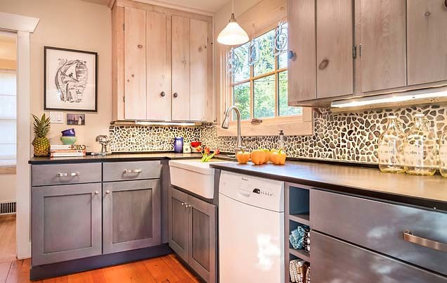 Натуральная Мозаика Галька на Сетке. Использование на кухонном фартуке