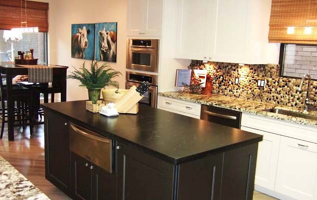 Обложка проекта: Галька на Сетке на кухонном фартуке