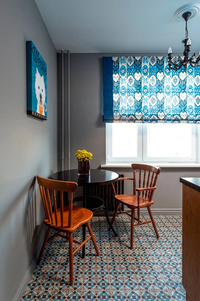 Римская штор "икат" на кухне