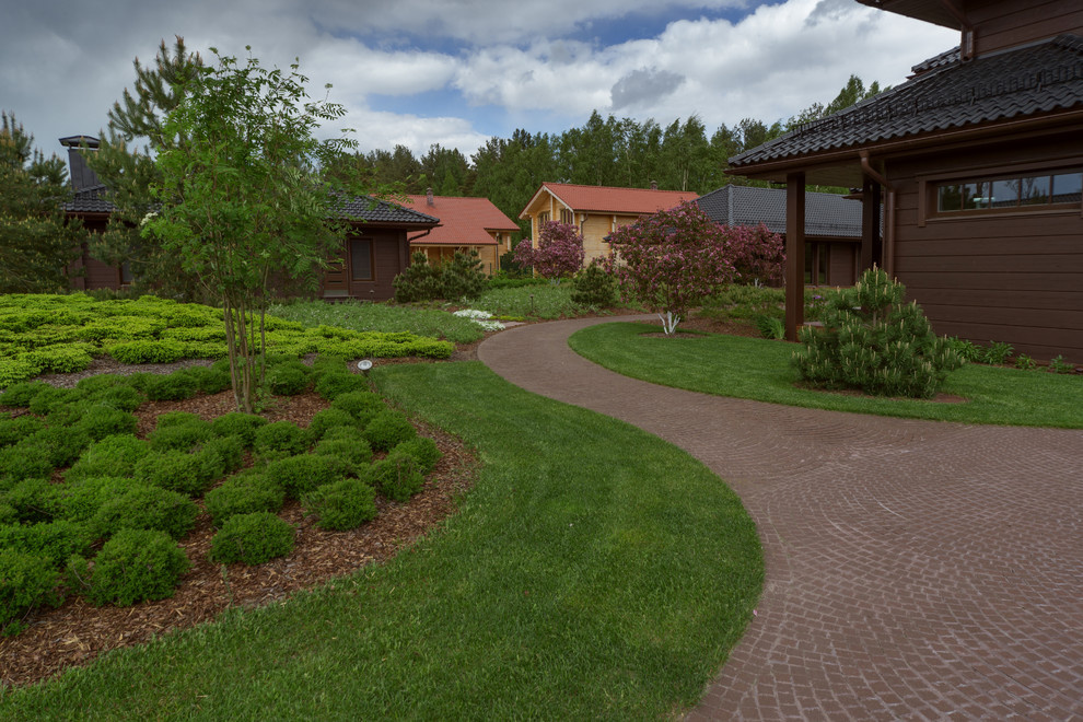 Декоративные яблони в цвету