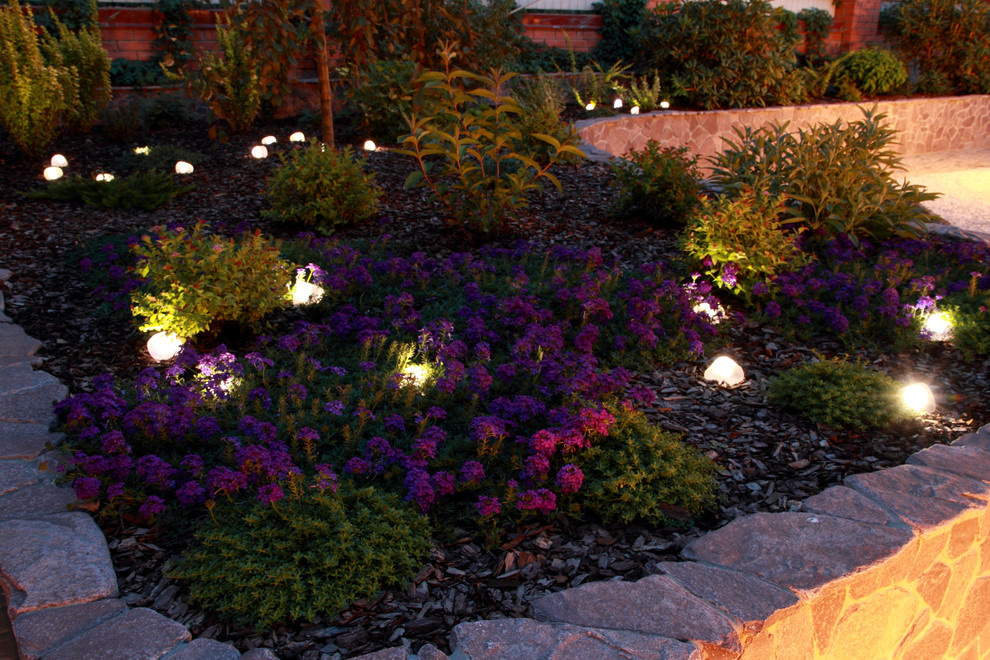 Обложка проекта: Освещение в саду