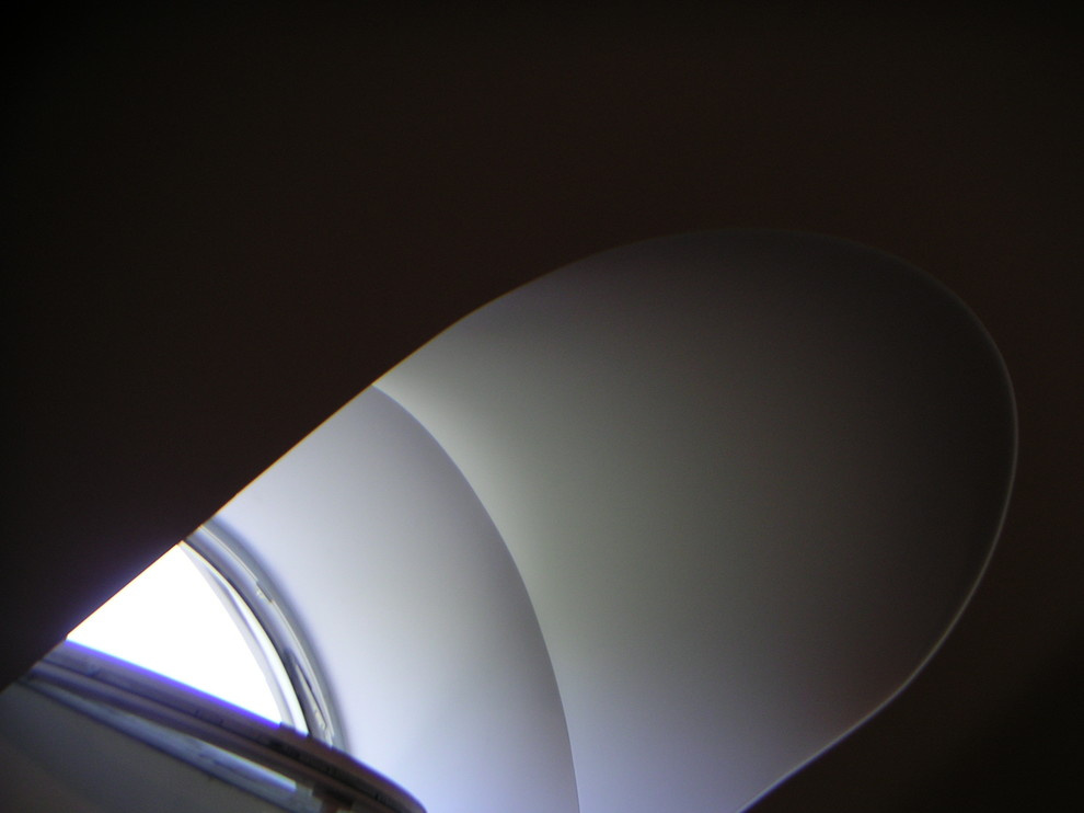 Натяжной потолок и откос окна полотно Clipso в гостинице г. Торжок