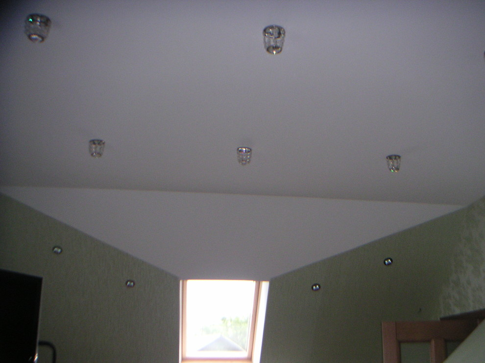 Натяжной потолок и откос окна полотно Clipso в мансарде жилого дома