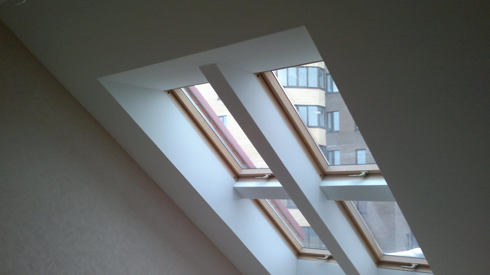 Натяжной потолок и откос окна полотно Clipso монсардный этаж