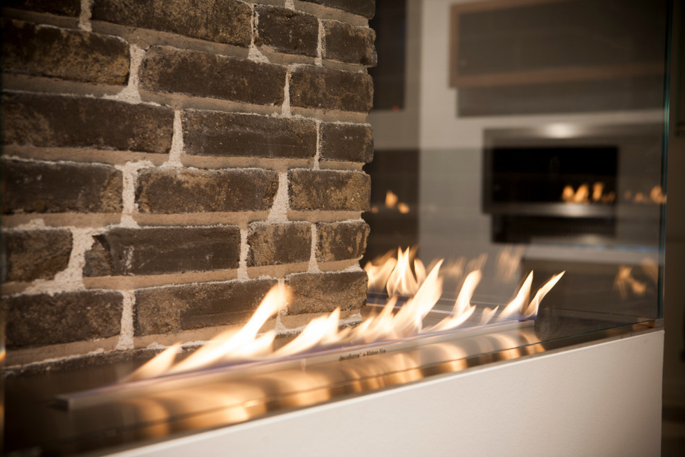 Гостиная в современном стиле с биокамином Decoflame