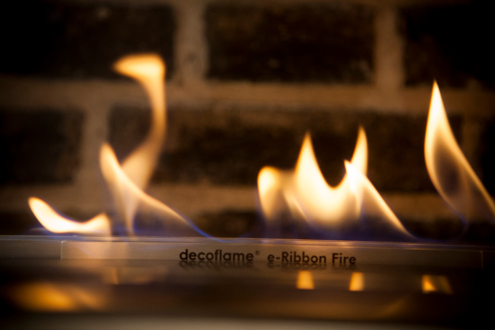 Гостиная в современном стиле с биокамином Decoflame