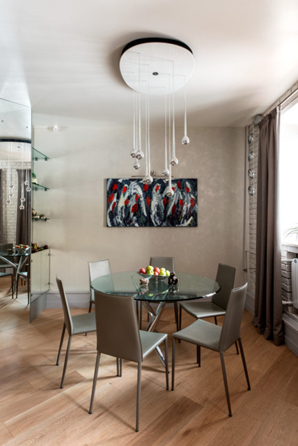 Серая зеркальная квартира