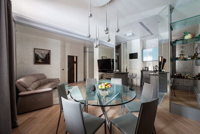 Серая зеркальная квартира