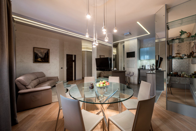 Серая зеркальная квартира